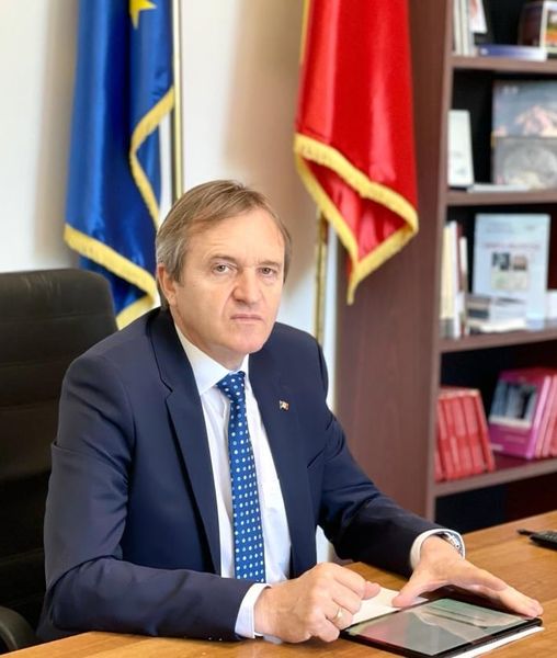Solicitare către Serviciul de Informații Externe pentru  clarificarea informațiilor vehiculate în spațiul public referitor la deplasările efectuate cu  un avion privat de către conducerea SIE